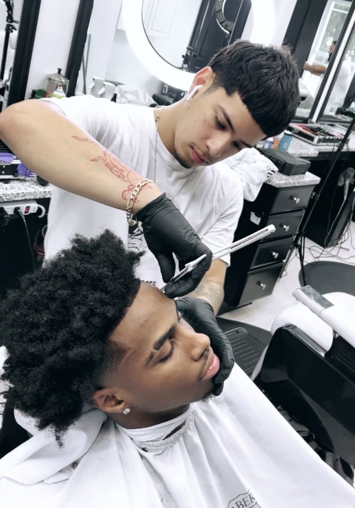Icyantt, Barber